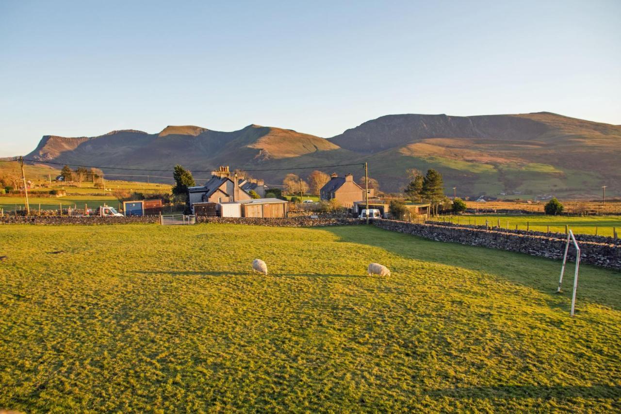 Canolfan Y Fron Nantlle Exteriör bild